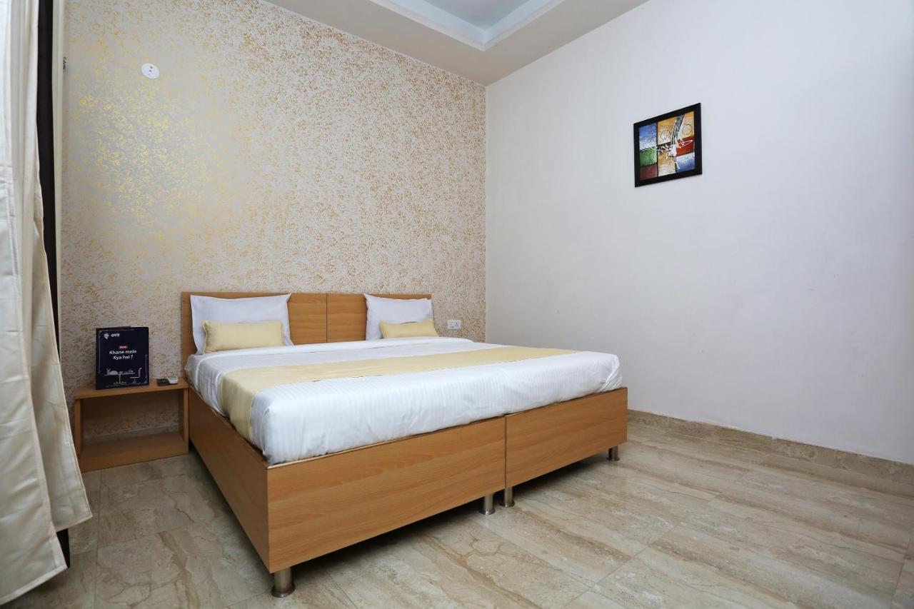 Oyo 14098 R R Homes Gurgaon Bagian luar foto