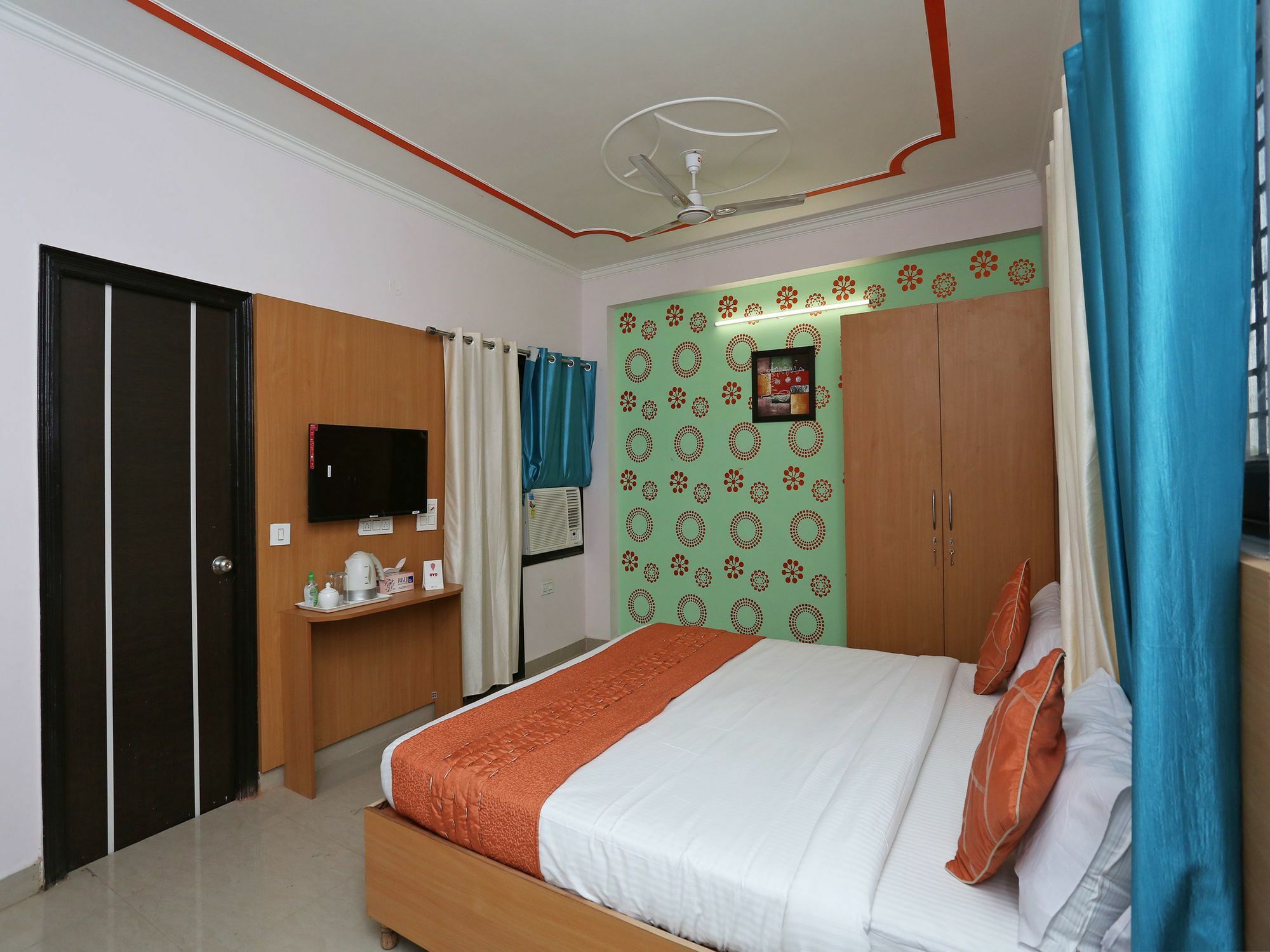 Oyo 14098 R R Homes Gurgaon Bagian luar foto