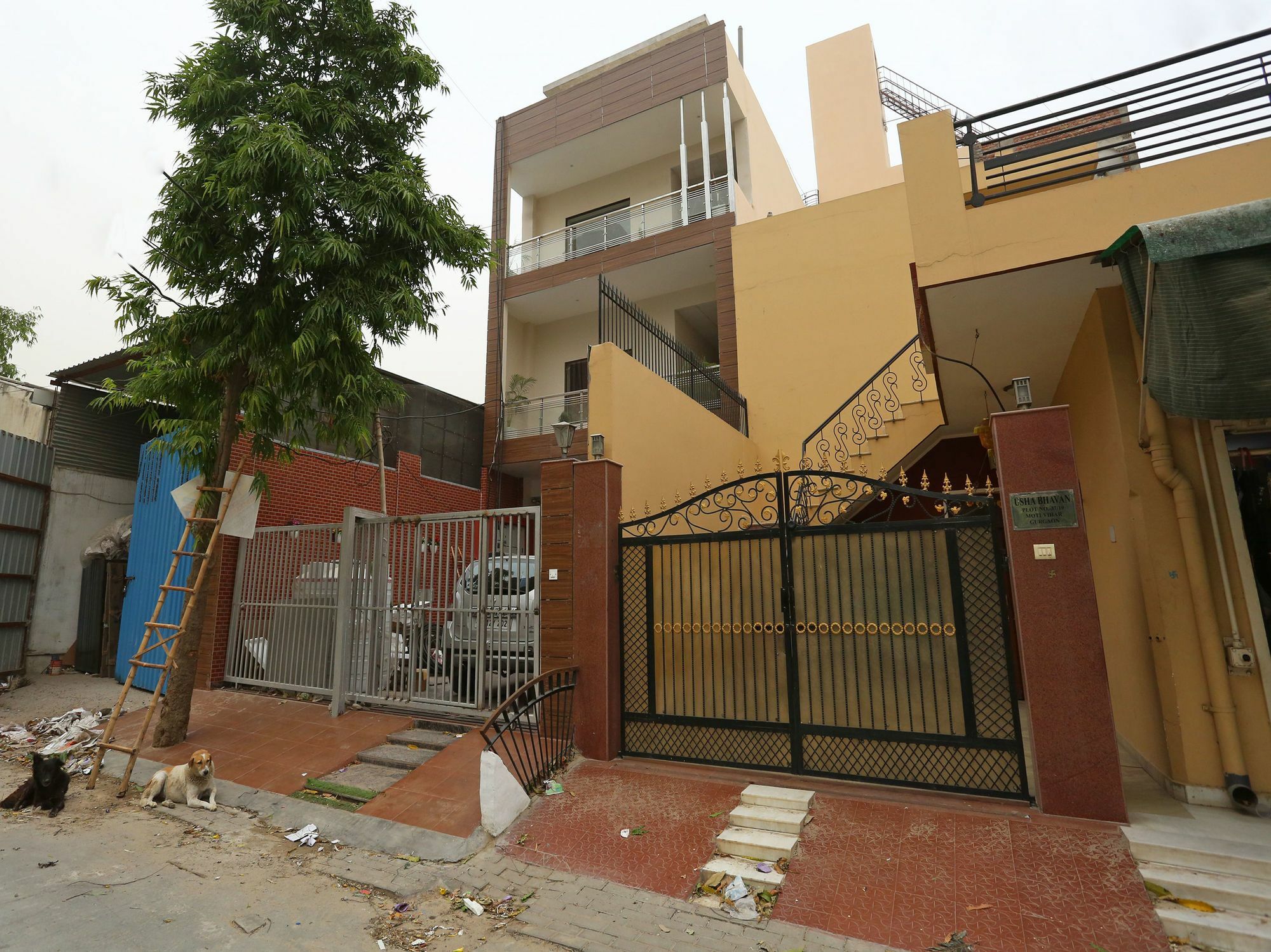 Oyo 14098 R R Homes Gurgaon Bagian luar foto